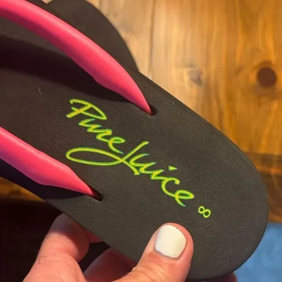 Pure Juice Women's Black and Neon Pink Flip Flops - Picture 9 of 9